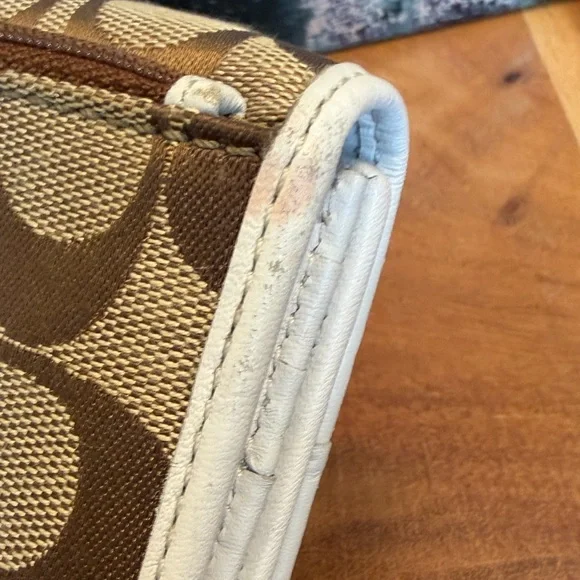 Coach Vintage Signature Khaki and White Leather Wallet - Picture 16 of 16